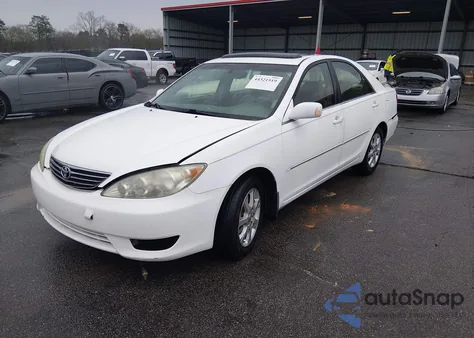 2005 Toyota Camry Xle V6 z USA, uszkodzony, nr VIN 4T1BF30KX5U085581